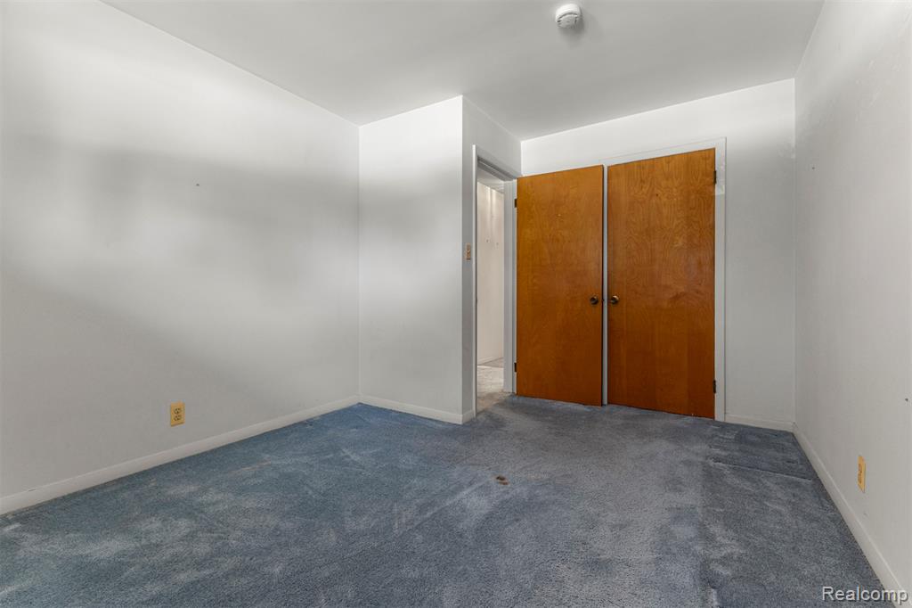 25429 Graceland Circle, Dearborn Heights, MI 48125 — Photo 17