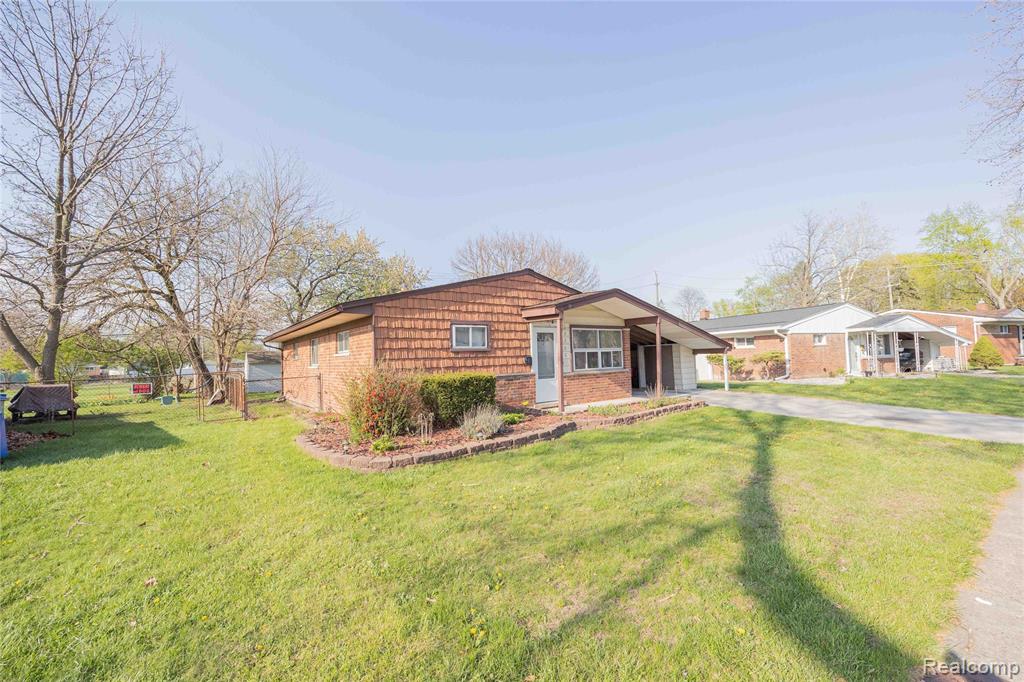 23300 N Brookside Drive, Dearborn Heights, MI 48125 — Photo 2