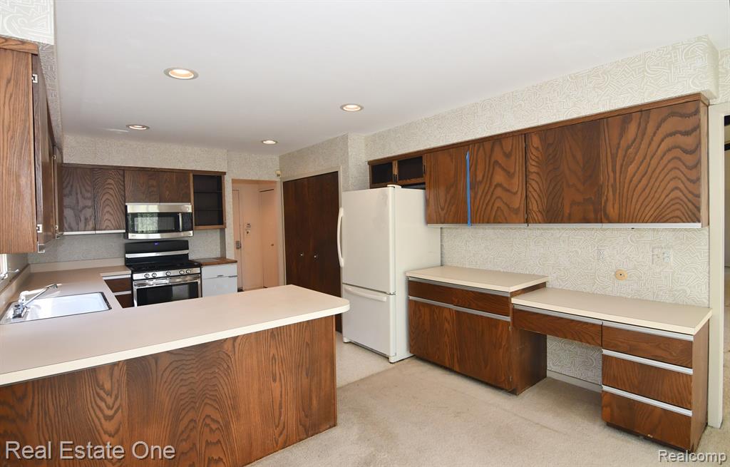 20080 Longridge Court, Northville, MI 48167 — Photo 13