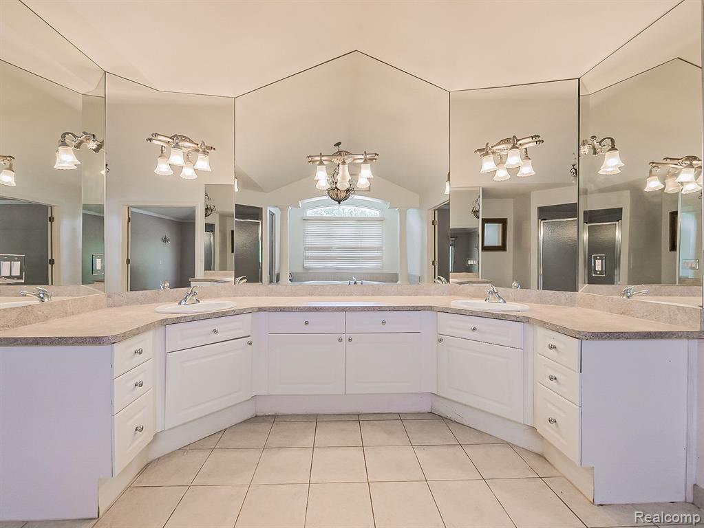5570 HAMPSHIRE Drive, West Bloomfield, MI — Photo 45