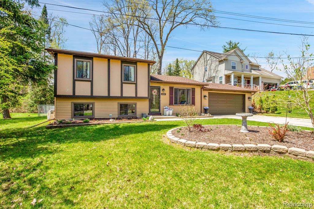 414 NORLAND Street, Lake Orion, MI 48362 — Photo 2