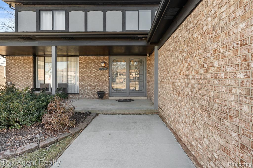 4238 GLOUCESTER Drive, Sterling Heights, MI 48310 — Photo 3