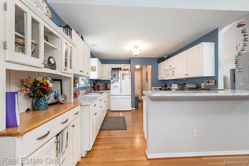 4097 Honeysuckle Drive, Sterling Heights, MI 48314 — Photo 7