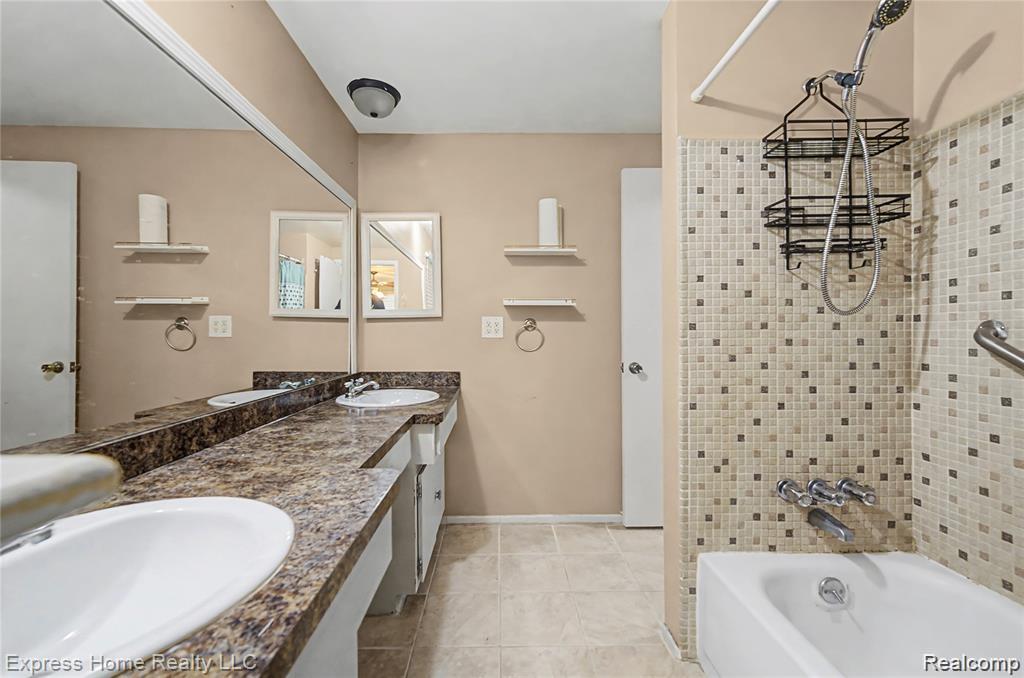 30121 Woodhouse Drive, Warren, MI 48092 — Photo 12