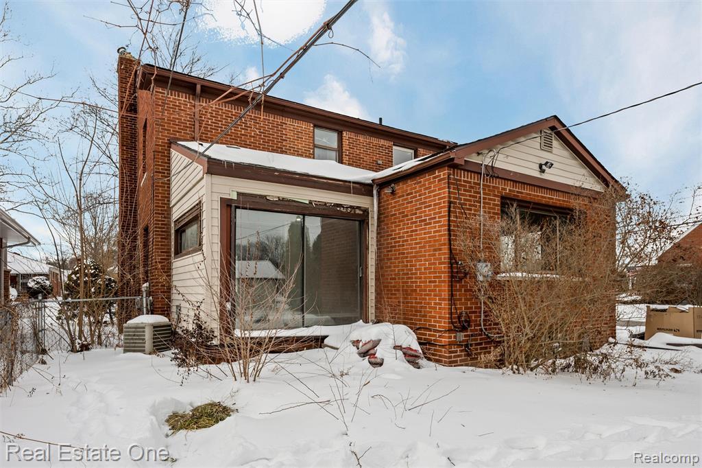 19196 Berden Street, Grosse Pointe, MI 48236 — Photo 29