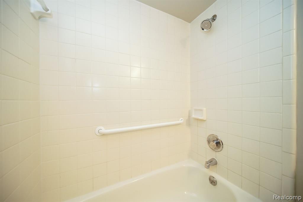 460 OAKGROVE, Clawson, MI — Photo 42