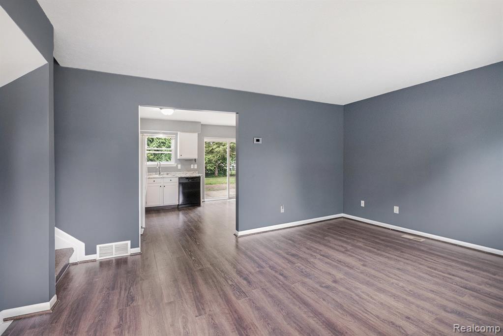 621 Vincent Street, Pinckney, MI 48169 — Photo 8