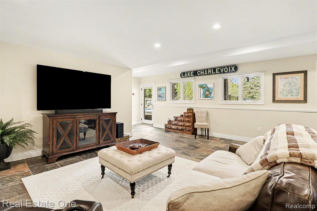 960 Hill Hollow Lane, Milford, MI 48381 — Photo 36