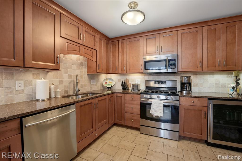 20903 W Glen Haven Circle, Novi, MI 48167 — Photo 14