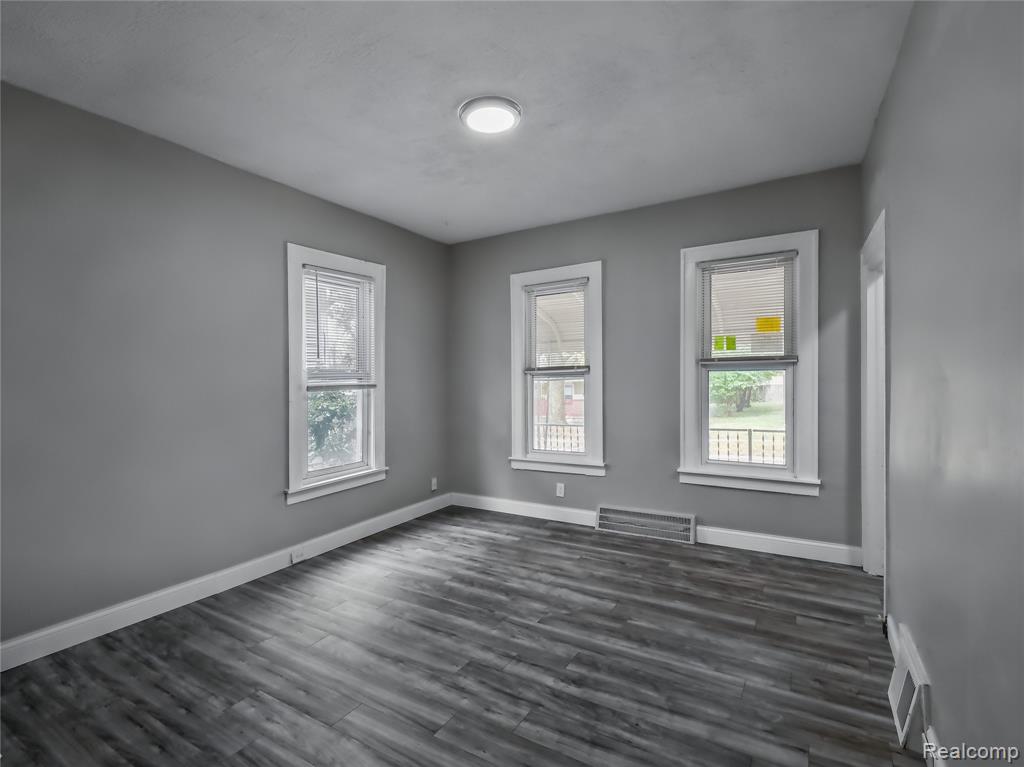 8220 Hudson Avenue, Warren, MI 48089 — Photo 4