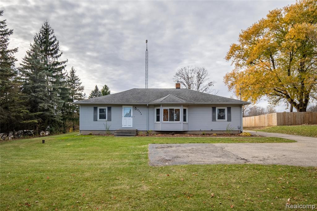 8354 Fenton Road, Grand Blanc, MI 48439 — Photo 32