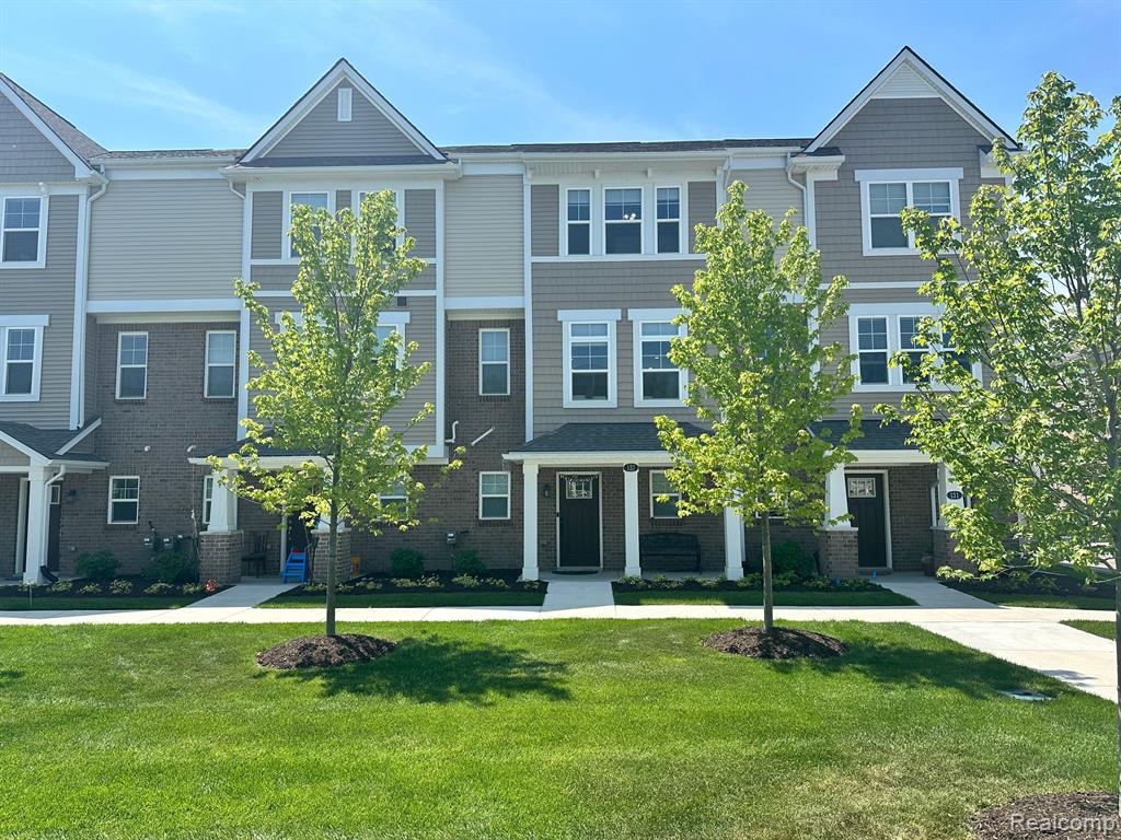 127 MONUMENT Lane, Wixom, MI