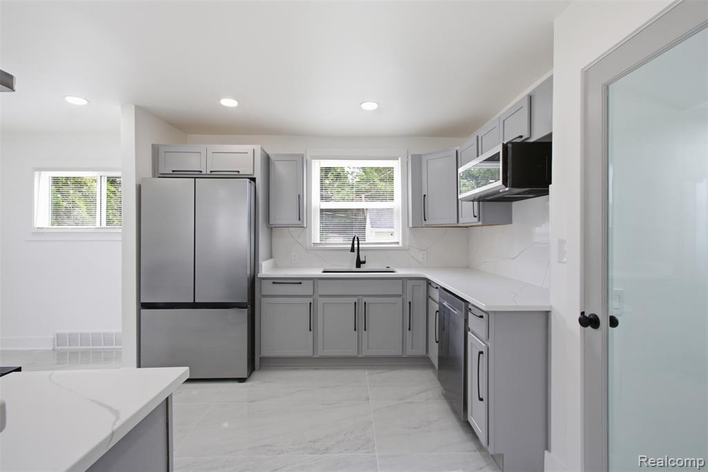13810 Fairmount Drive, Detroit, MI 48205 — Photo 11