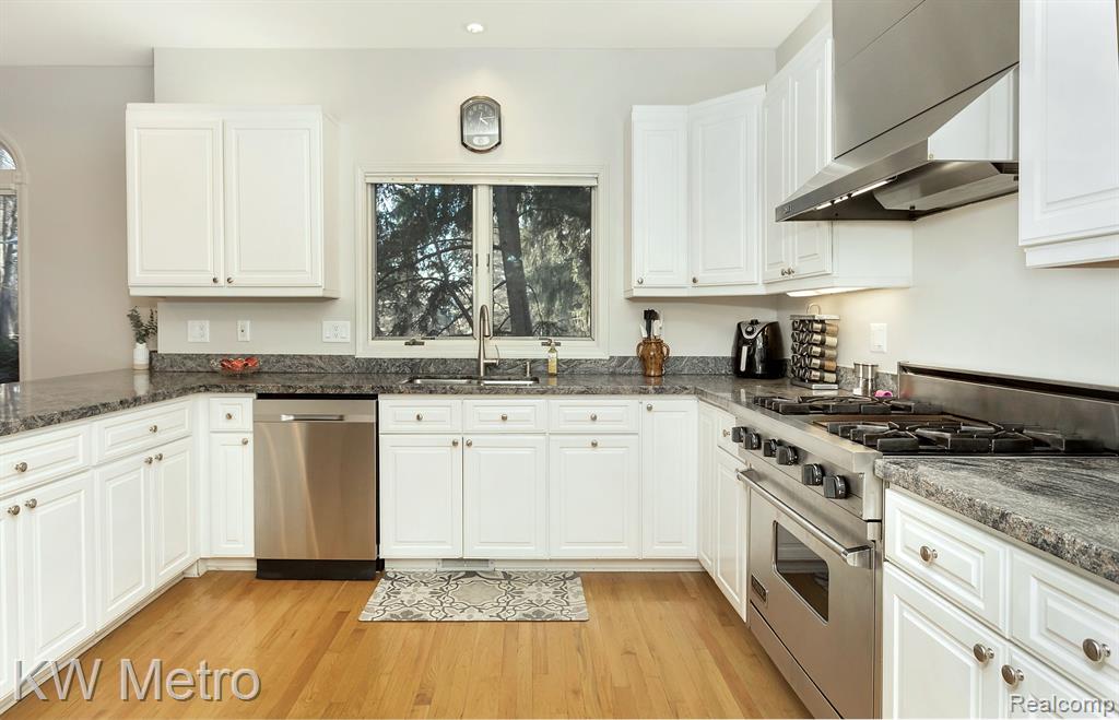 685 TRINWAY Drive, Troy, MI 48085 — Photo 12