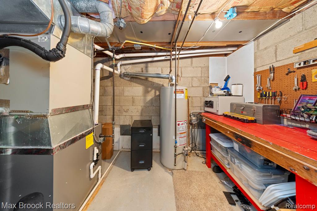 5562 PEBBLESHIRE Road, Bloomfield Hills, MI 48301 — Photo 44