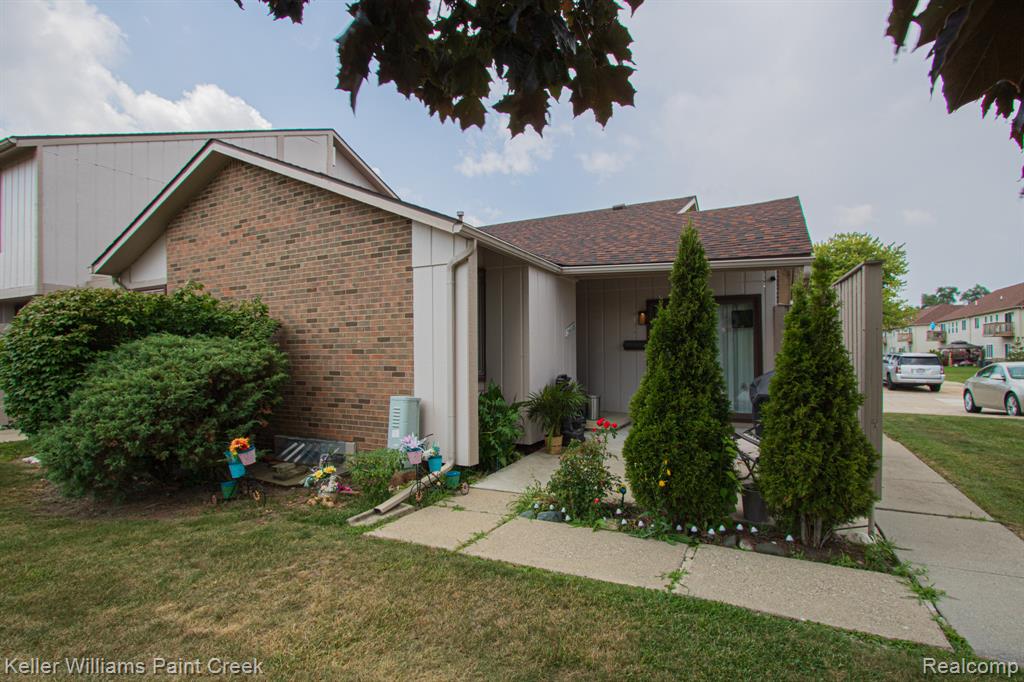 36028 Saint Ives Court, Clinton Twp, MI 48035
