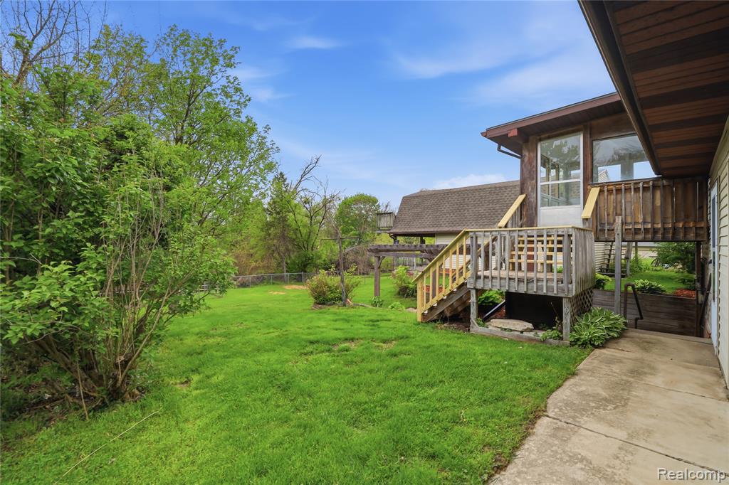 2465 Egelston Avenue, Burton, MI 48509 — Photo 36