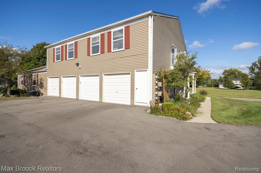 1556 MARINER Drive, Walled Lake, MI 48390 — Photo 39