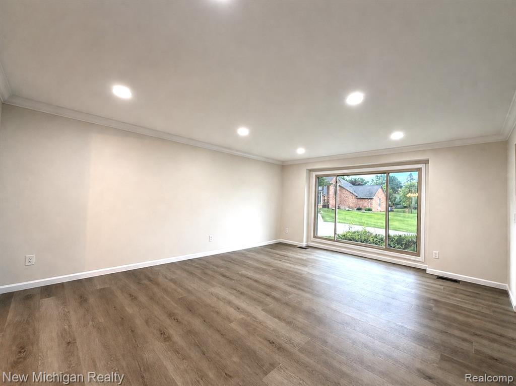 650 Deerfield Court, Rochester Hills, MI 48309 — Photo 10