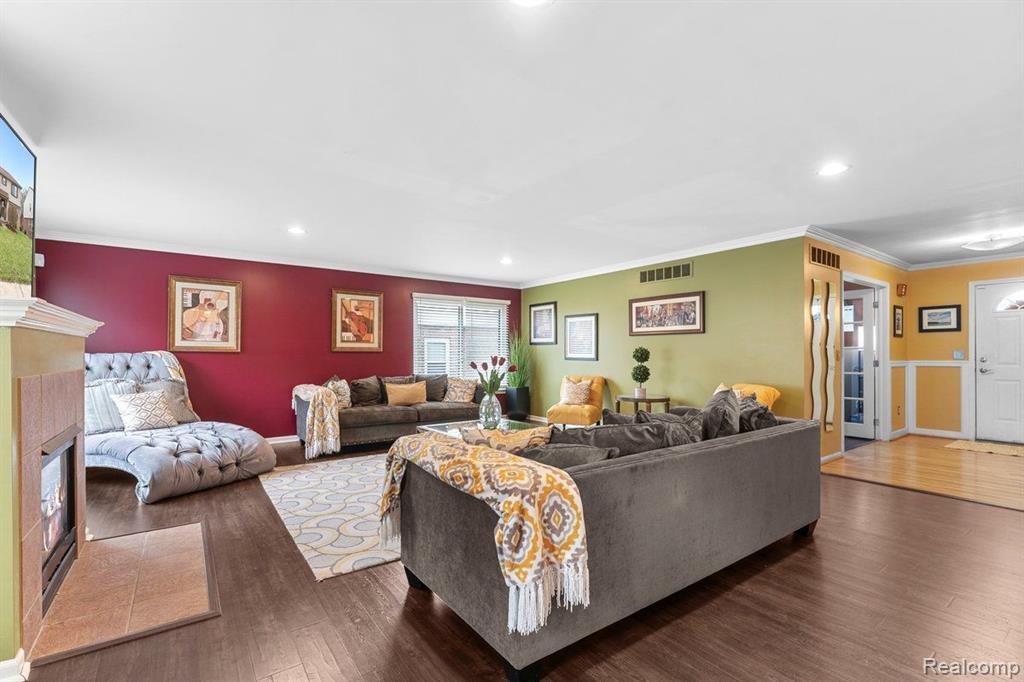 13517 MILTON Drive, Belleville, MI 48111 — Photo 8