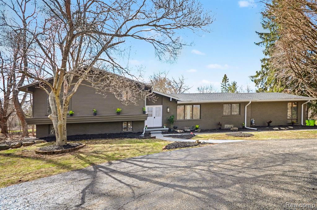 7250 Cedarcroft Lane, West Bloomfield, MI — Photo 4