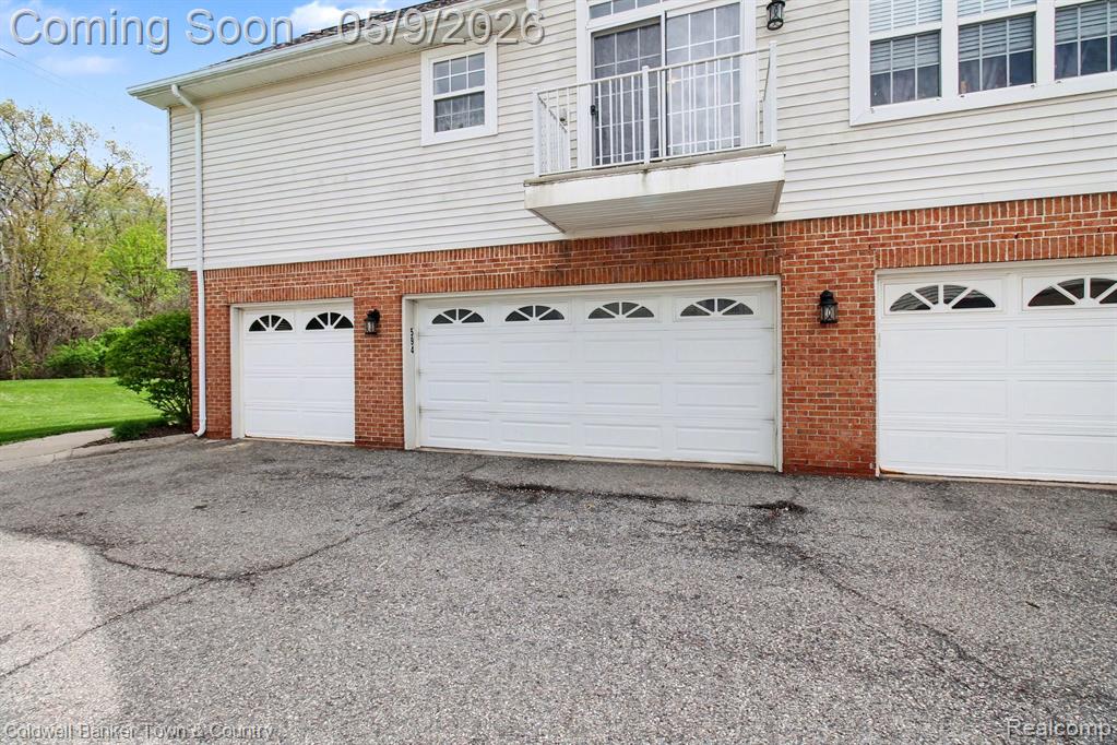 594 Olde English Circle, Howell, MI 48855 — Photo 3