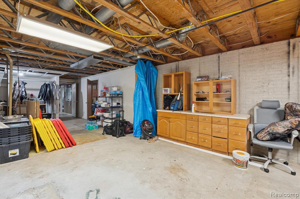 8474 Wesley Drive, Flushing, MI 48433 — Photo 40