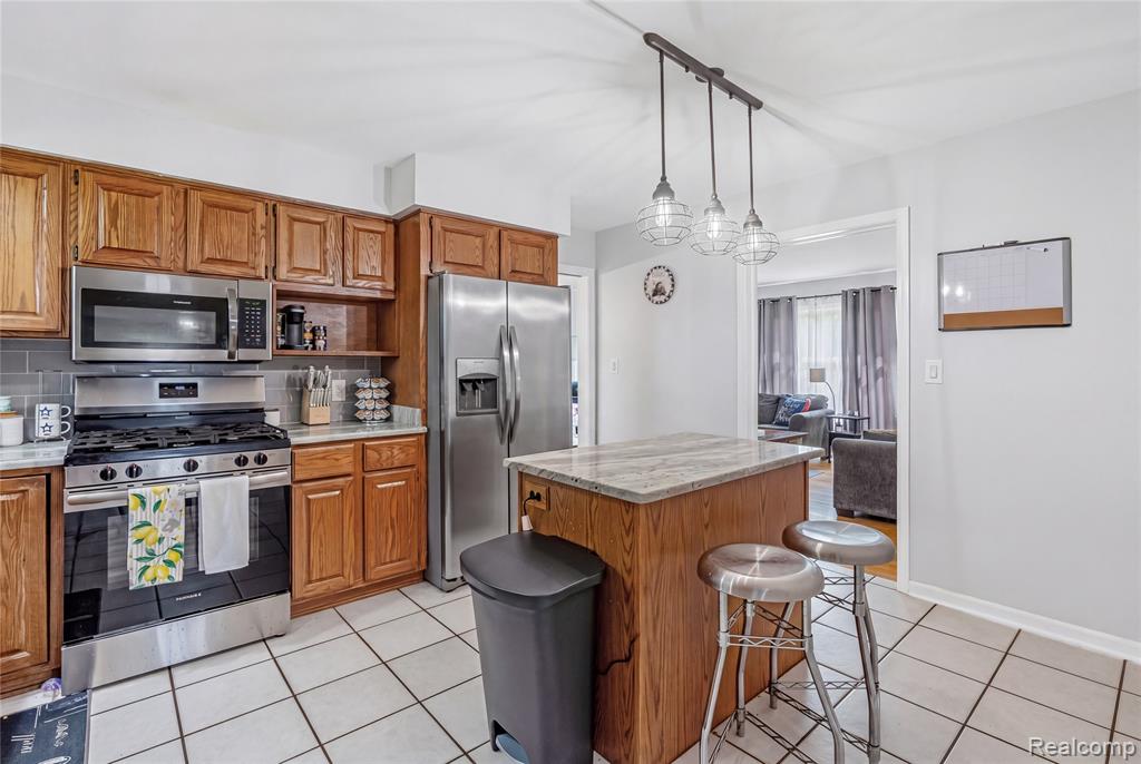 1070 Woodview Drive, Flint, MI 48507 — Photo 18