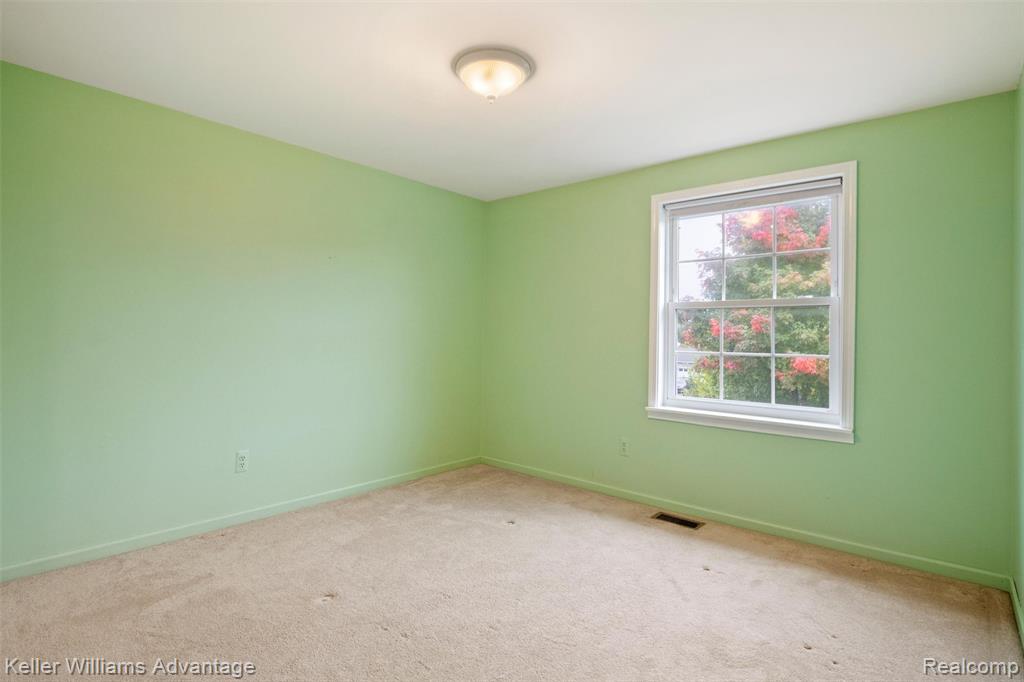 60422 Lamplighter Drive, New Hudson, MI 48165 — Photo 23