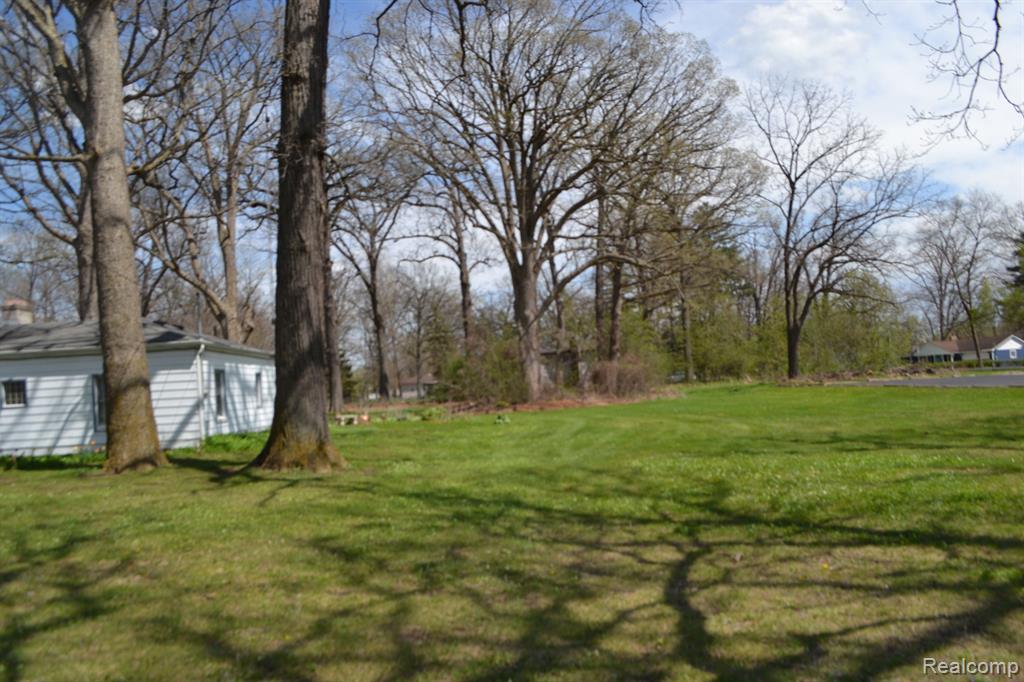 4427 Fenton Road, Burton, MI 48529 — Photo 28
