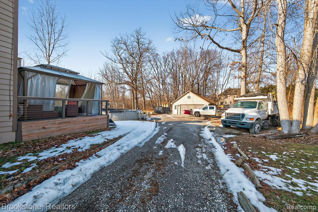 1980 Oakville Waltz Road, New Boston, MI 48164 — Photo 33