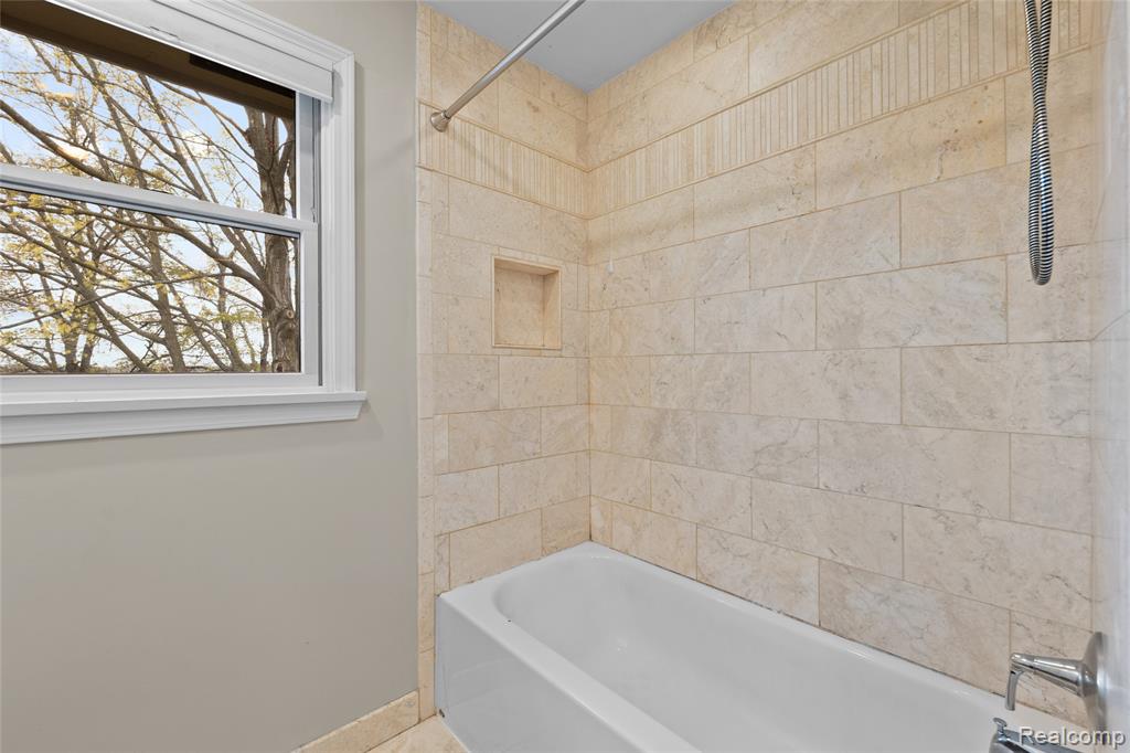 235 INDIANWOOD Road, Lake Orion, MI 48362 — Photo 10