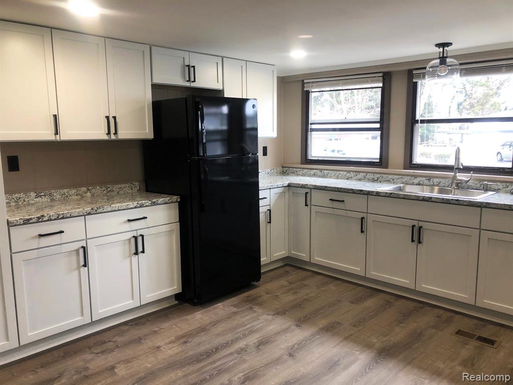612 Holly Court, Jonesville, MI 49250 — Photo 5
