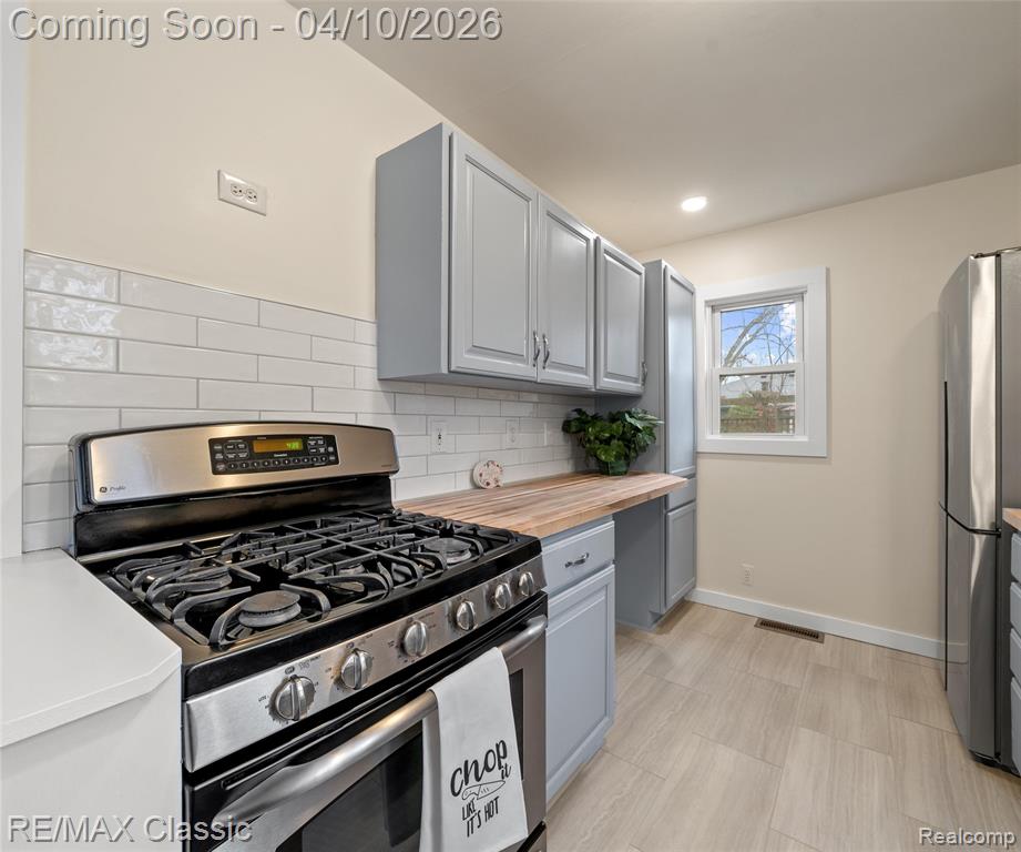9083 Pittsfield Street, Commerce Twp, MI 48382 — Photo 15