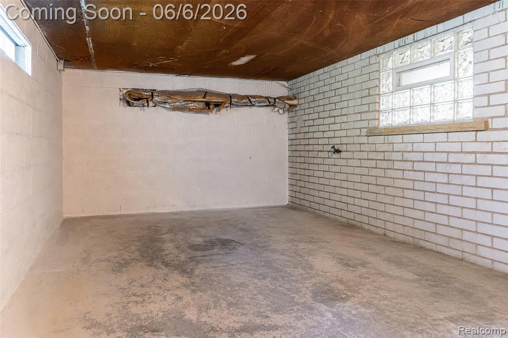 70 W Hamlin Road, Rochester Hills, MI 48307 — Photo 32