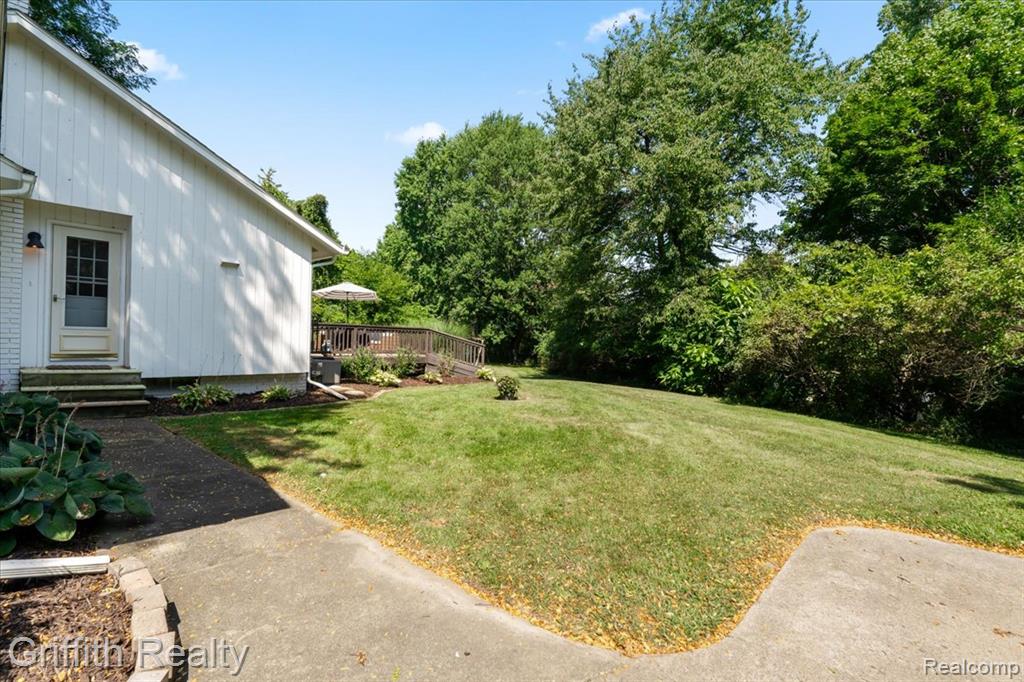 6531 Catalpa Drive, Brighton, MI 48116 — Photo 25