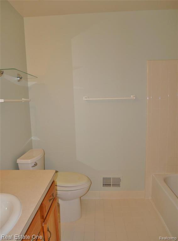 5499 Seabreeze Lane, Sterling Heights, MI 48310 — Photo 13