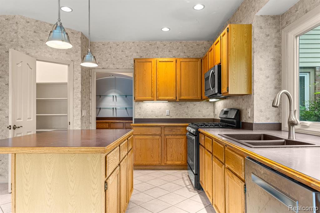 47553 TEN POINT Drive, Canton, MI 48187 — Photo 15