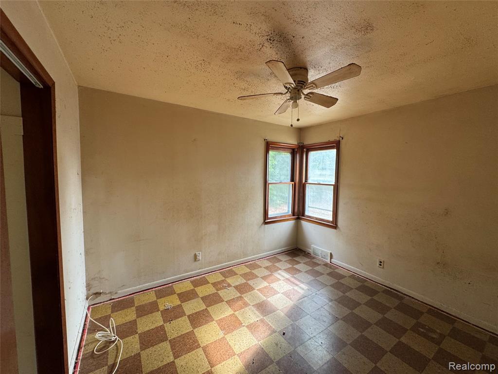 79 W Rowland Avenue, Madison Heights, MI 48071 — Photo 8