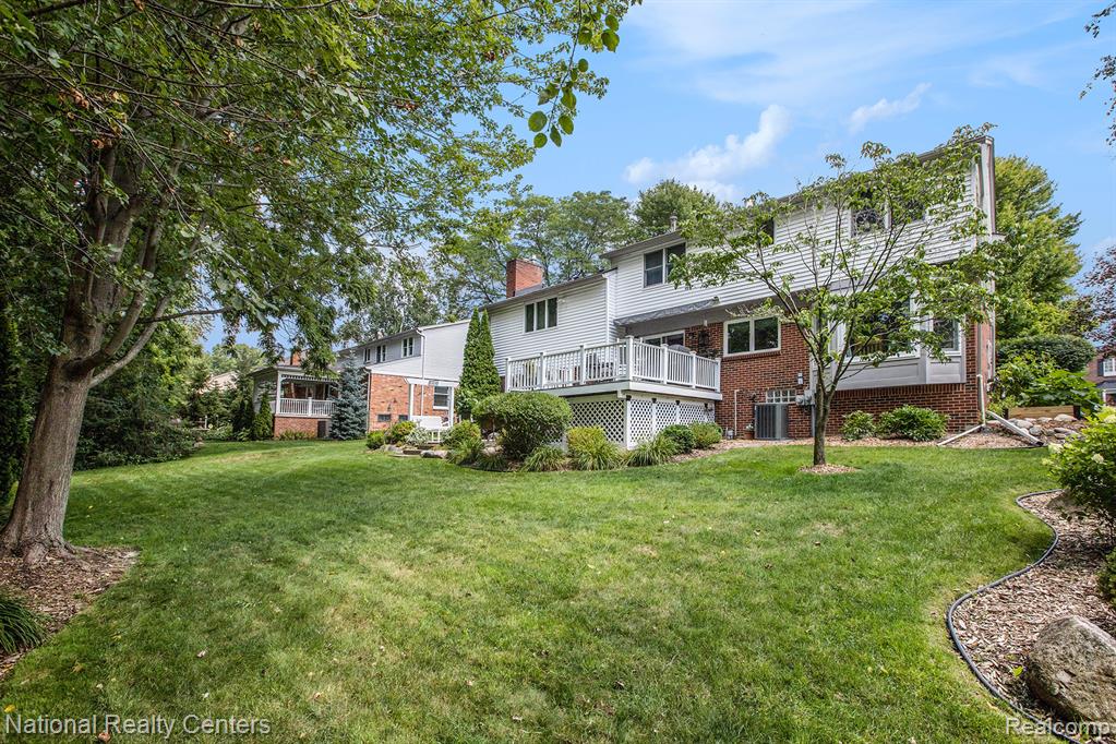8979 Woodberry Road Road, Plymouth, MI 48170 — Photo 26