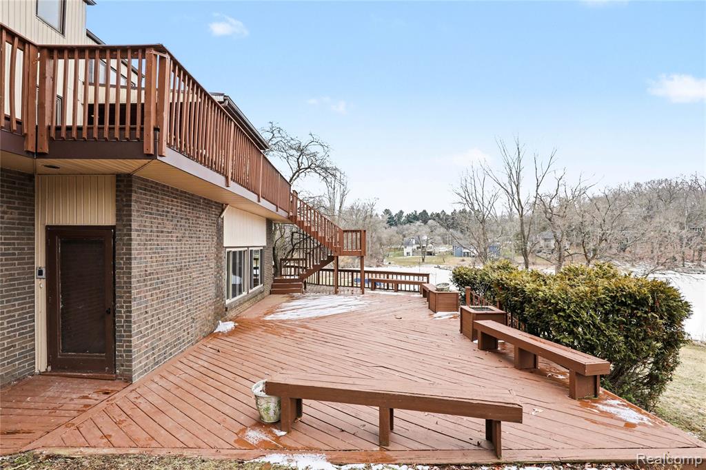 13490 Lakebrook Drive, Fenton, MI 48430 — Photo 29