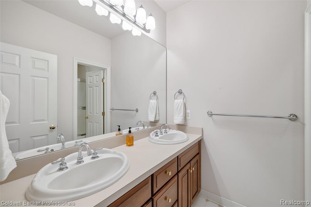 8661 DEERWOOD Road, Clarkston, MI 48348 — Photo 46