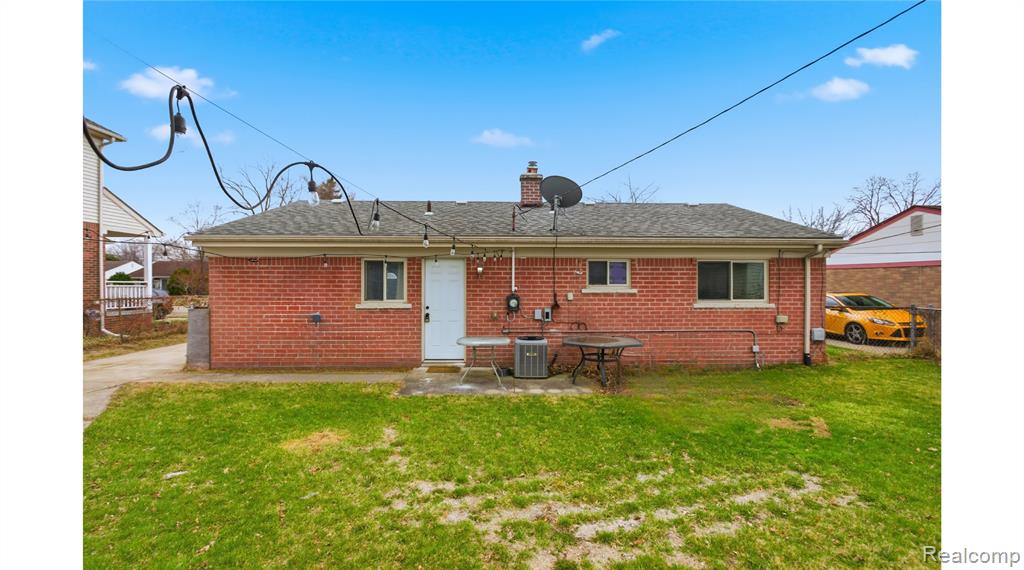 891 E Harwood Avenue, Madison Heights, MI 48071 — Photo 15