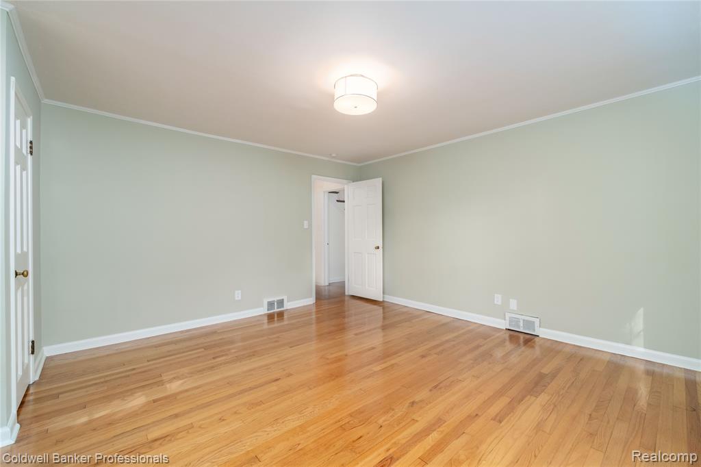 499 Sunningdale Drive, Grosse Pointe Woods, MI 48236 — Photo 13