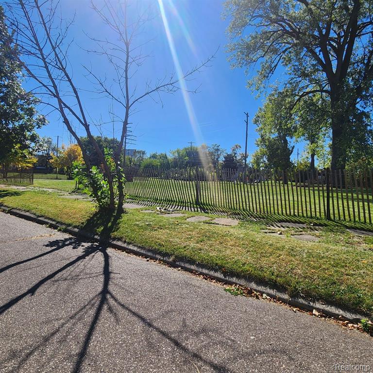 2700 HURON Street, Detroit, MI 48216 — Photo 13