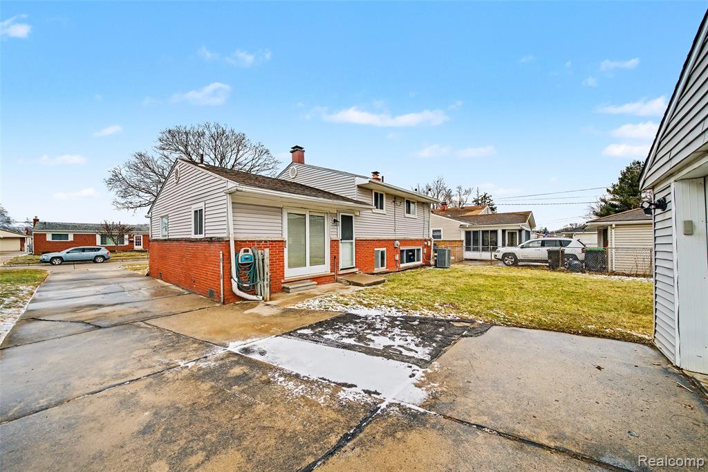 9228 Mueller Street, Taylor, MI 48180 — Photo 18