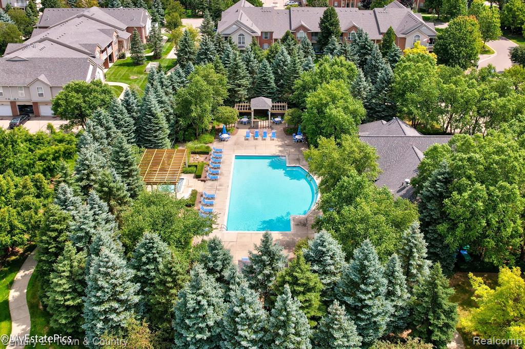 28104 CHESAPEAKE Circle, 334, Walled Lake, MI 48390 — Photo 28