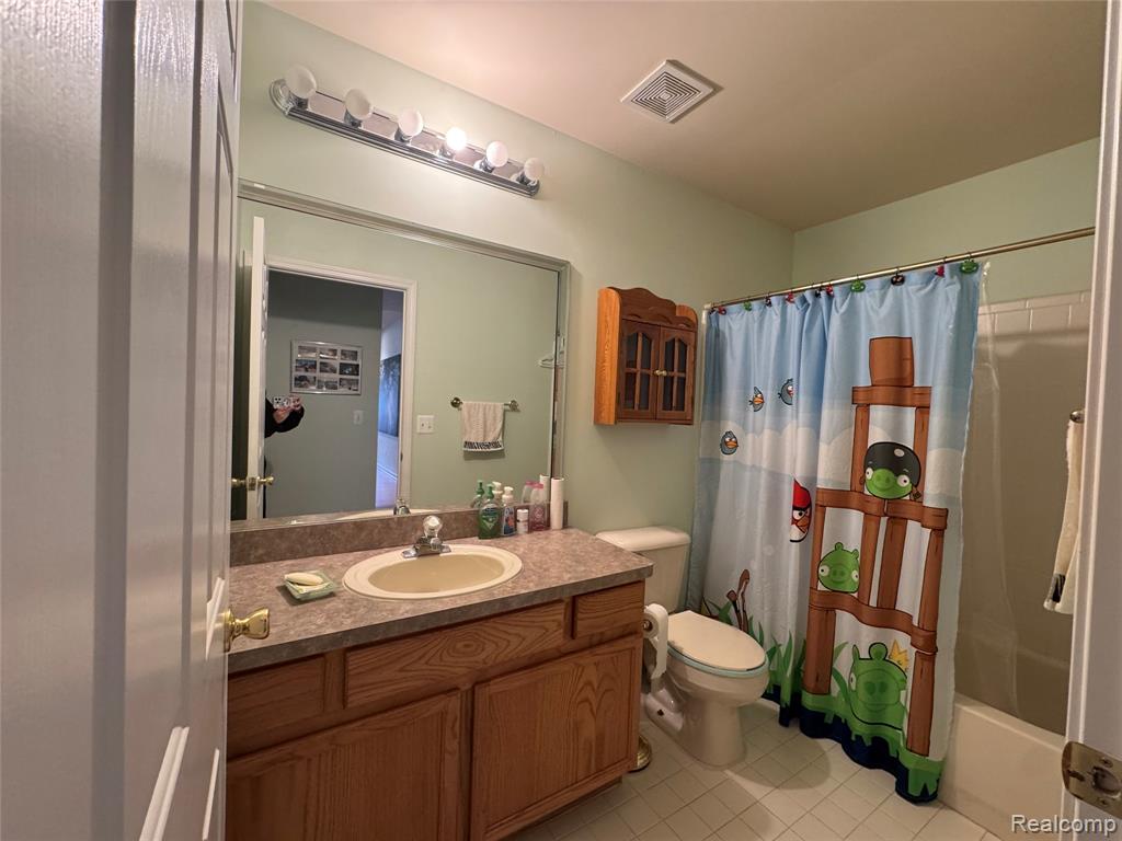 40342 Riverbend Drive, Sterling Heights, MI 48310 — Photo 19