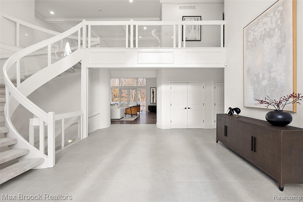 7515 Hiddenbrook Lane, Bloomfield Hills, MI 48301 — Photo 2