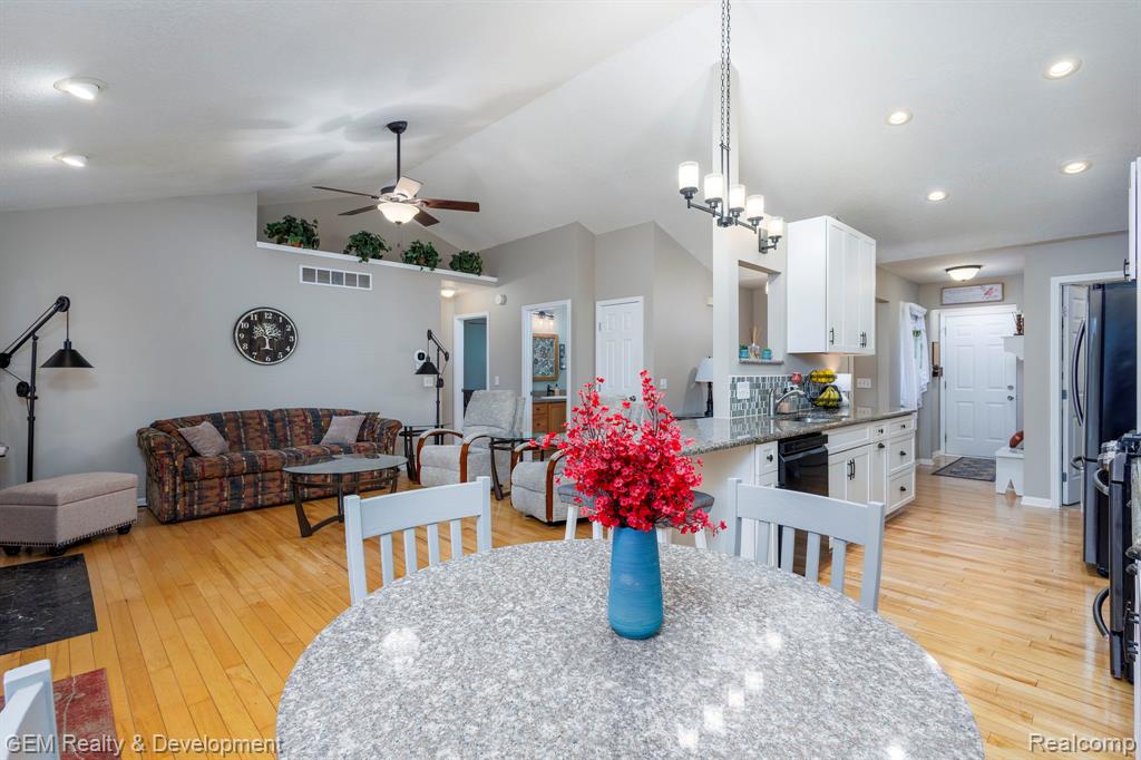 925 Sarah Road, Pinckney, MI 48169 — Photo 9
